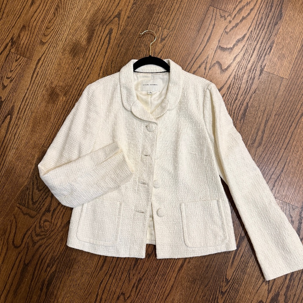 Banana Republic Off White Peter Pan Collar Button Up  Single Breasted Jacket.